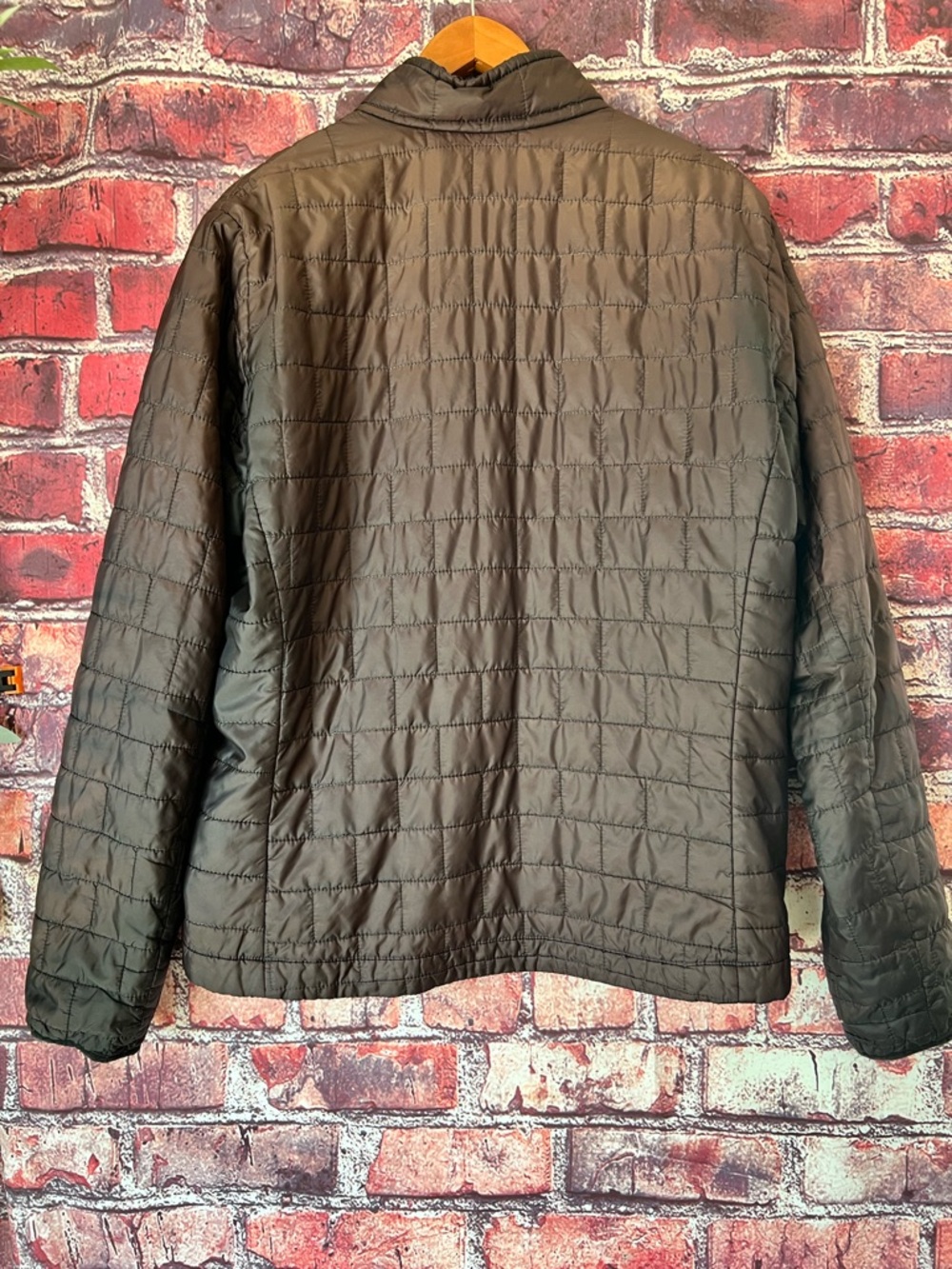 Patagonia Men's Nano Puff® Jacket (Worn Well) - Picture 5 of 8